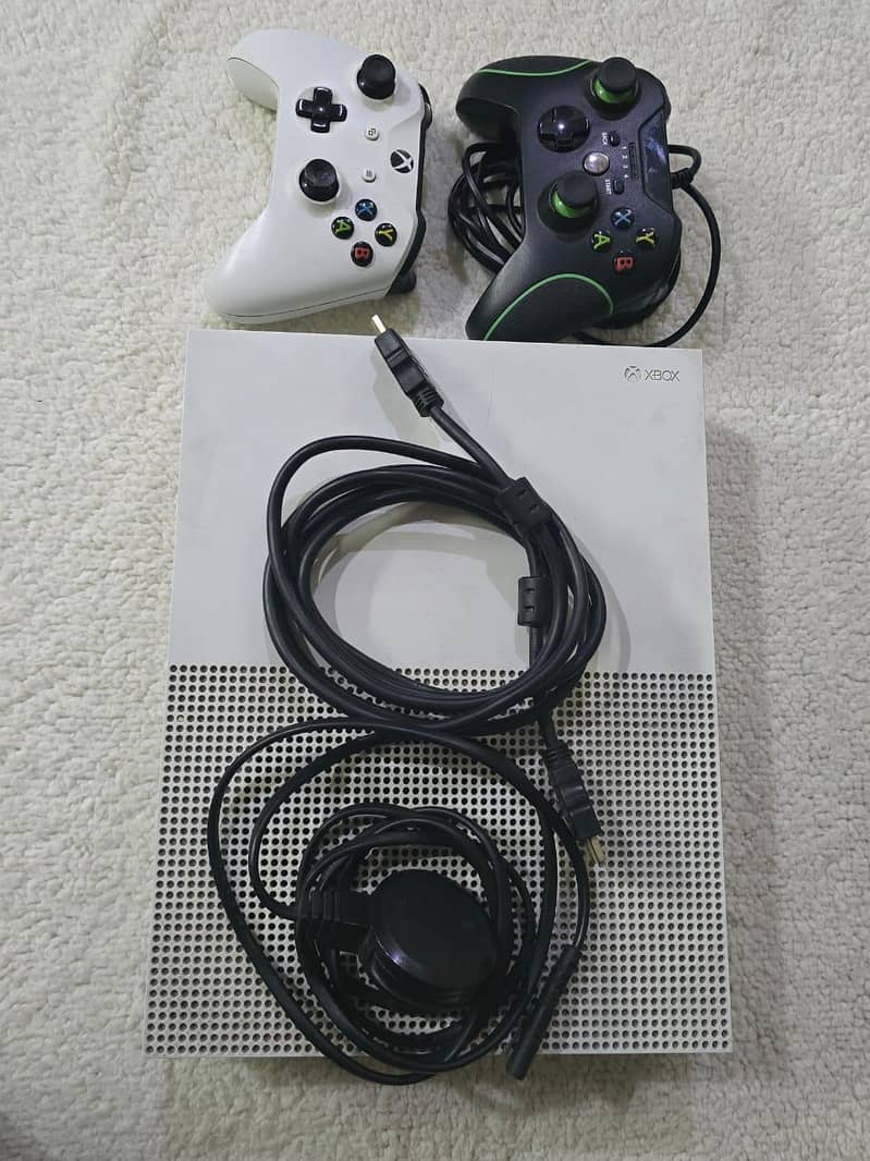 Xbox One S 500 GB with controllers 3