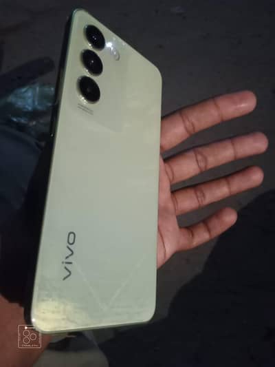 Vivi y100 6/128 full box