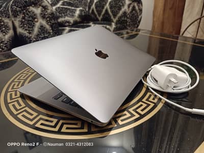 Apple Macbook Air 2020, Core i5, 256GB SSD, 8GB Ram, Magic Keyboard