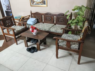 5 Seater wooden sofa set in good condition
