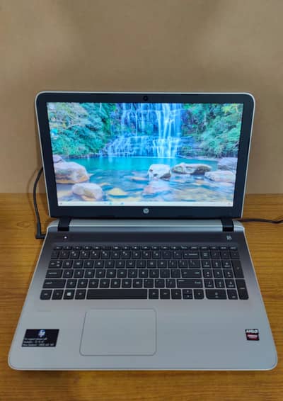 HP Pavilion Notebook AMD A10 8700P 16 GB Ram Numpad Graphic