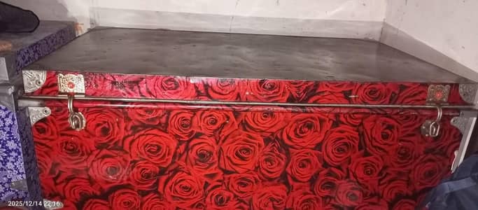 Printed heavy and big size trunk (Sandooq & Petti)