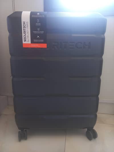 brand new delsey suit case large and small