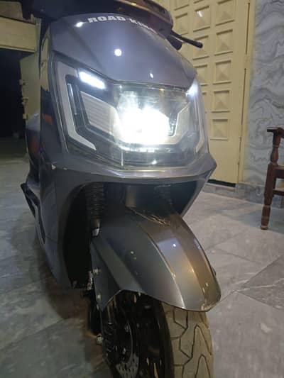 Road King 2025 Fresh model  1200  W motear 6 battery life 100%