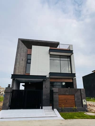 5 MARLA ELEGANT AND FULLY MAINTAINED SUPER HOT LOCATED BUNGALOW IS AVAILABLE IN THE BEST BLOCK OF DHA LAHORE.