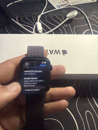 Apple Watch SE 2 44mmand Samsung Watch 6 classic 47mm