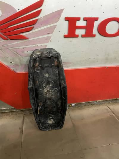 Honda 125 seat in very good condition…