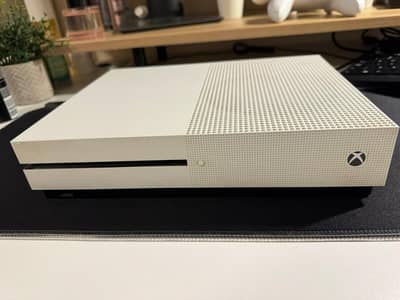 Xbox one s 500gb HDD with Xbox Series controller