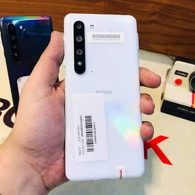 sharp Aquos r5g white