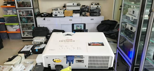 WE HAVE ALL KINDS OF PROJECTORS AVAILBLE IN DUBAI IMPORT 03152965654