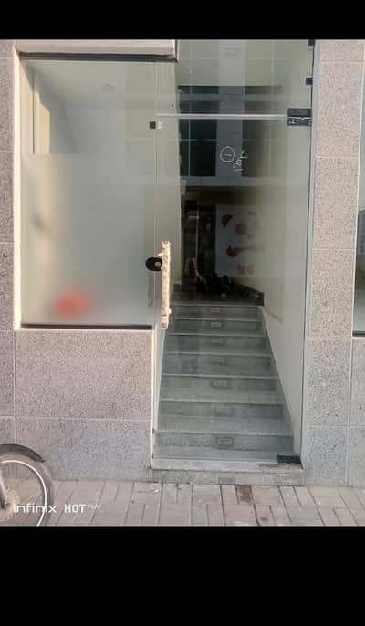 1020sqf office 2nd floor with lift available for rent