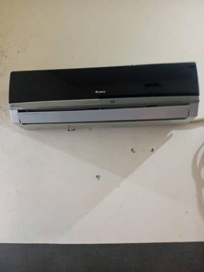 Gree Inverter heat and cool.