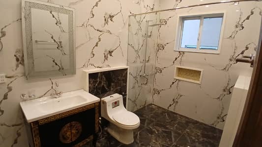 10 Marla Beautiful Banglow For Sale Ideal Location