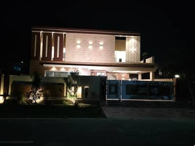20 MARLA ELEGANT AND FULLY MAINTAINED SUPER HOT LOCATED BUNGALOW IS AVAILABLE IN THE BEST BLOCK OF LAKE CITY MEADOWS NEAR DHA LAHORE.