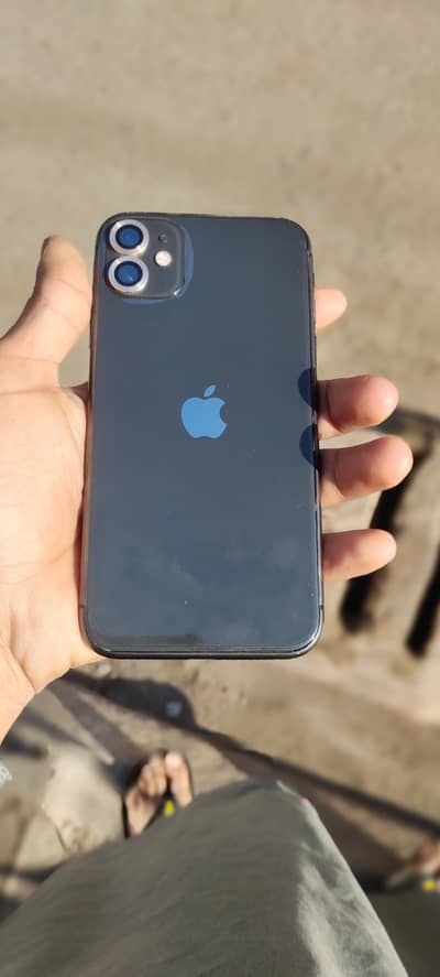 I phone 11  64 gb (03116257582)