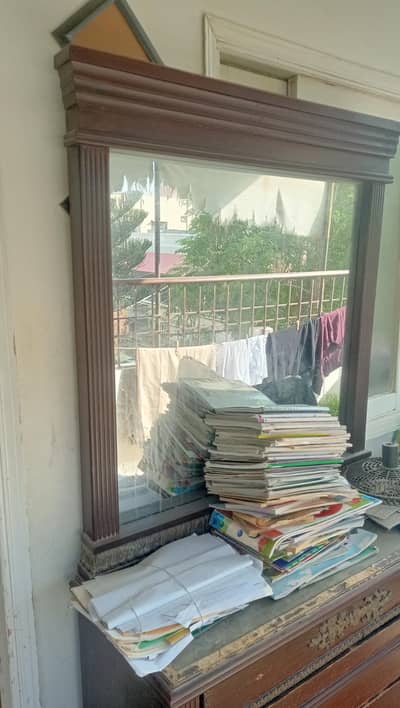 dressing table with drawers
