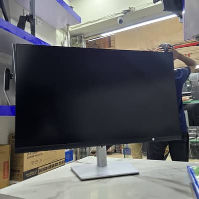 Dell 32” 4k Borderless Gaming LED.