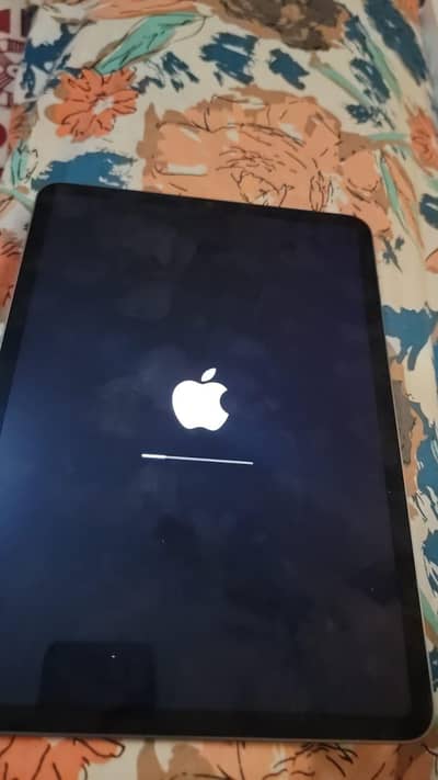 iPad Pro M1 | 128GB 3rd Generation | Apple Pencil, case, Keyboard