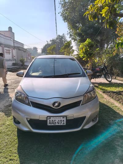 Toyota Vitz F 1.0 2012  Model