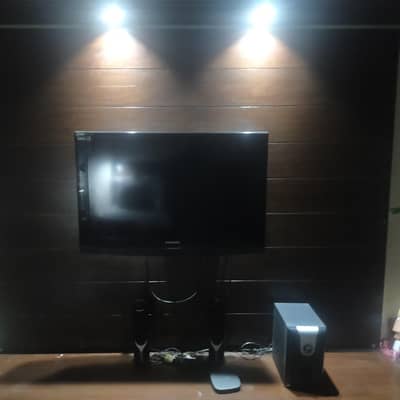 LCD wall in wood with paint