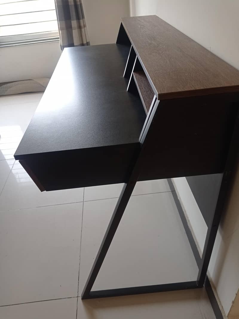 High Quality Computer/Gaming Table 3