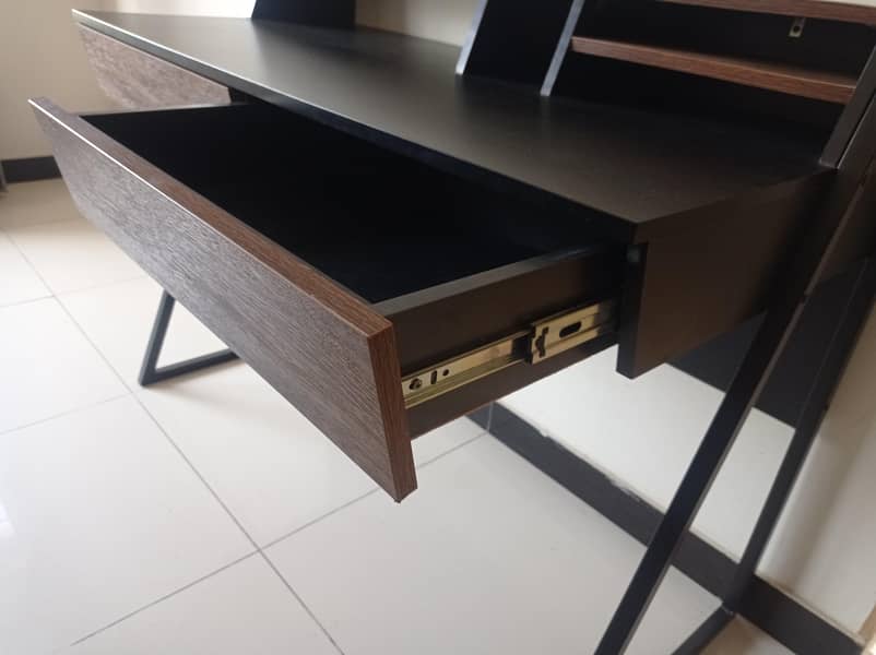 High Quality Computer/Gaming Table 5