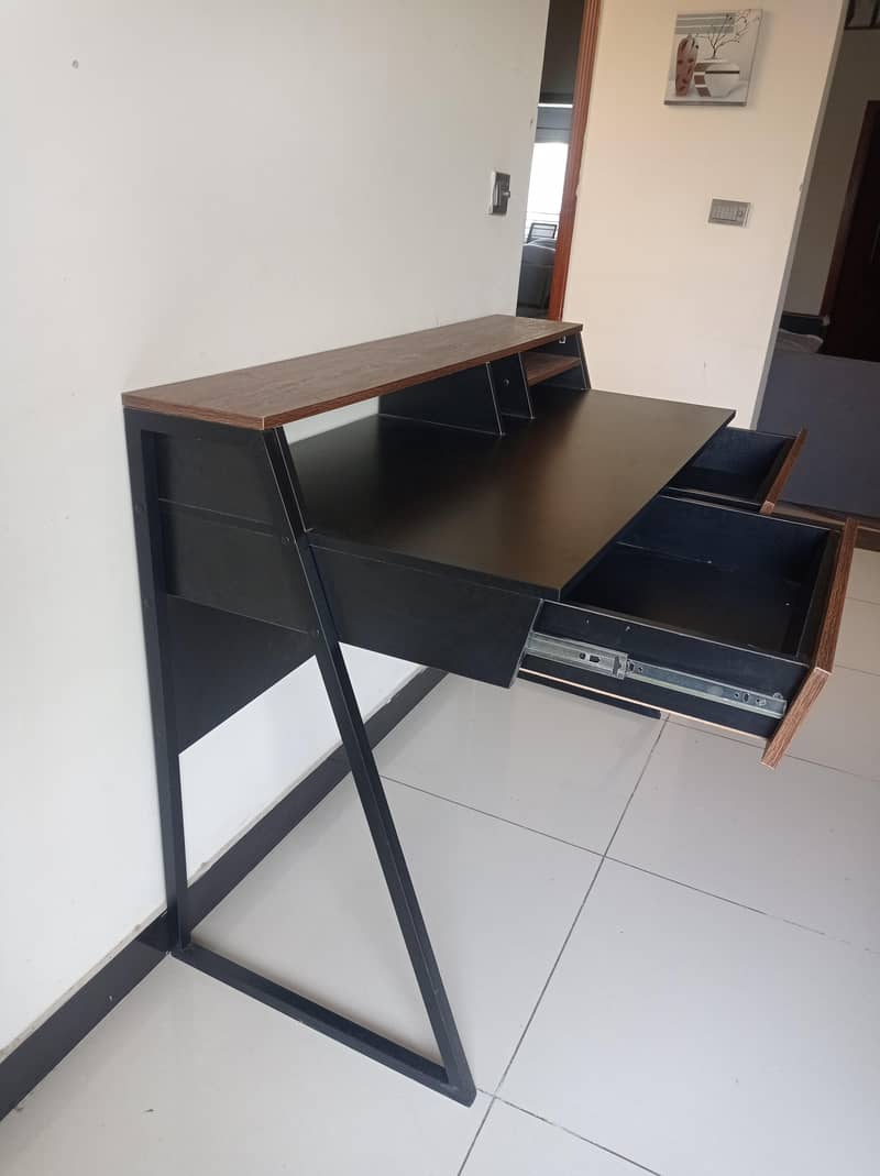 High Quality Computer/Gaming Table 10