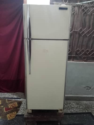 fridge for sale dakhne mae condition normal ha but use mae bohat acha