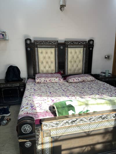 Bed King Size, 2 side tables, Dressing Table