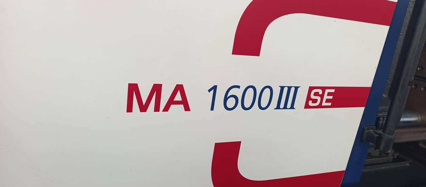 injection moulding machine 9