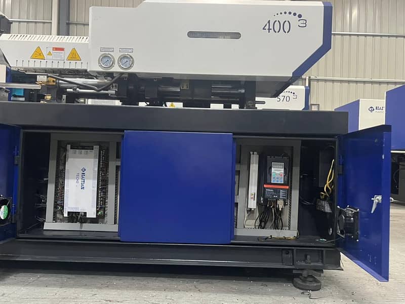 injection moulding machine 15