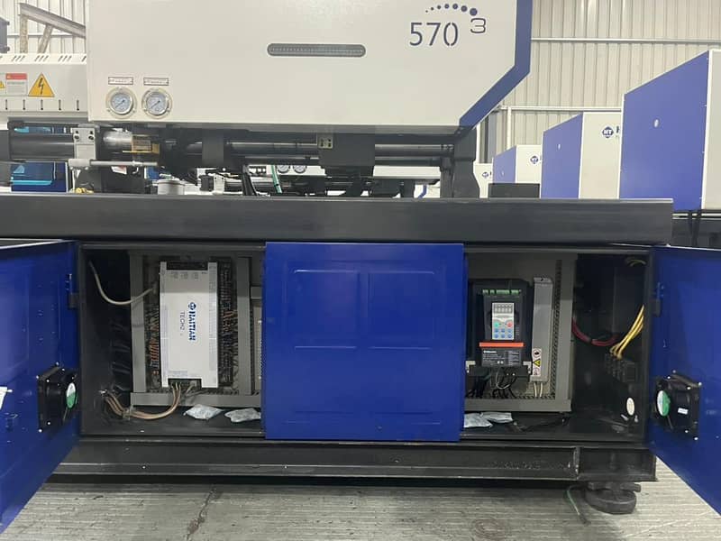 injection moulding machine 17