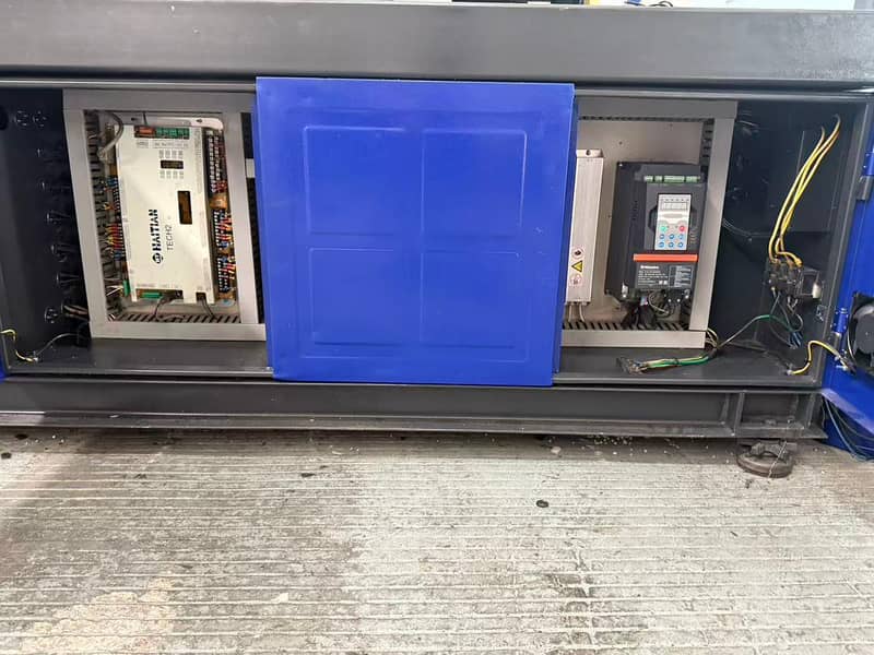 injection moulding machine 19