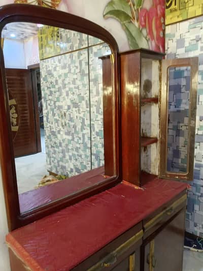 master bed with side tables and with dressing table