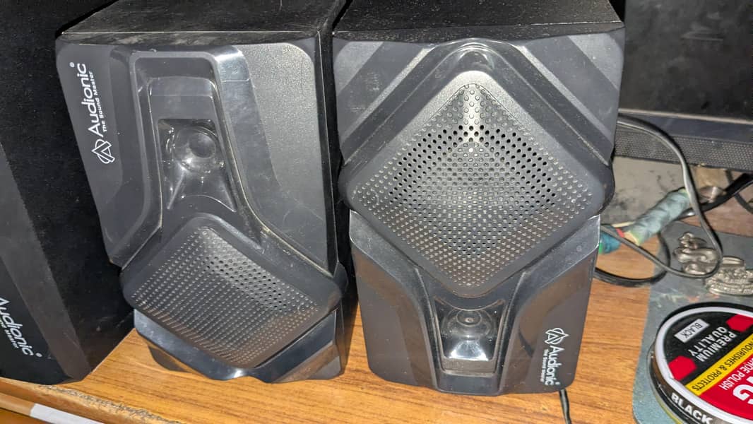 Audionic speaker. 1