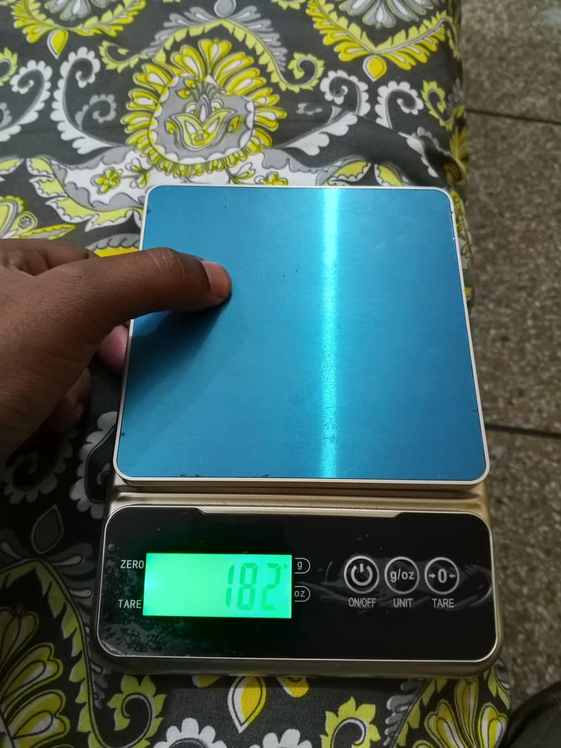 Electronic kitchen scale 1