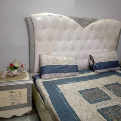 bed with sid table and dressing with out mattress