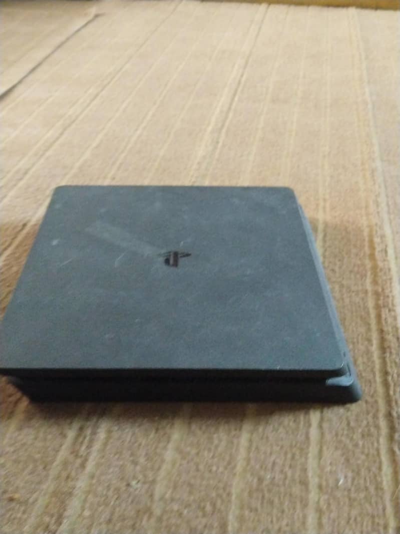 PS4 SLIM 1