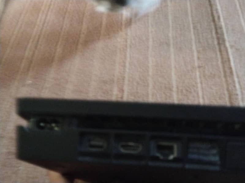PS4 SLIM 4