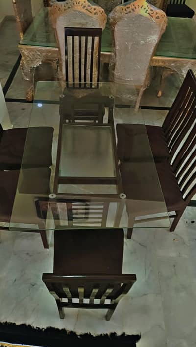 Dining table for sale with 6 chairs