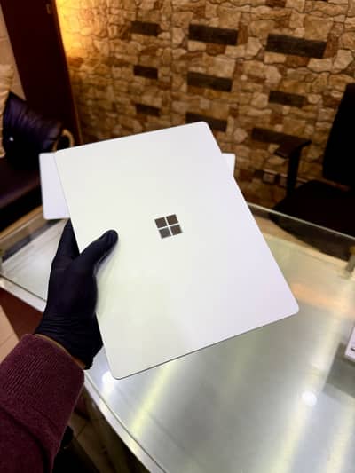 Surface Laptop i5 10th Gen Touchscreen  G Processor