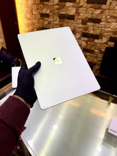 Surface Laptop i5 10th Gen Touchscreen  G Processor Ultra Slim Metal