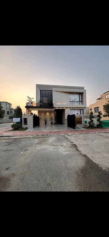 **10 Marla Luxury House For Sale In Park View City, Lahore. **