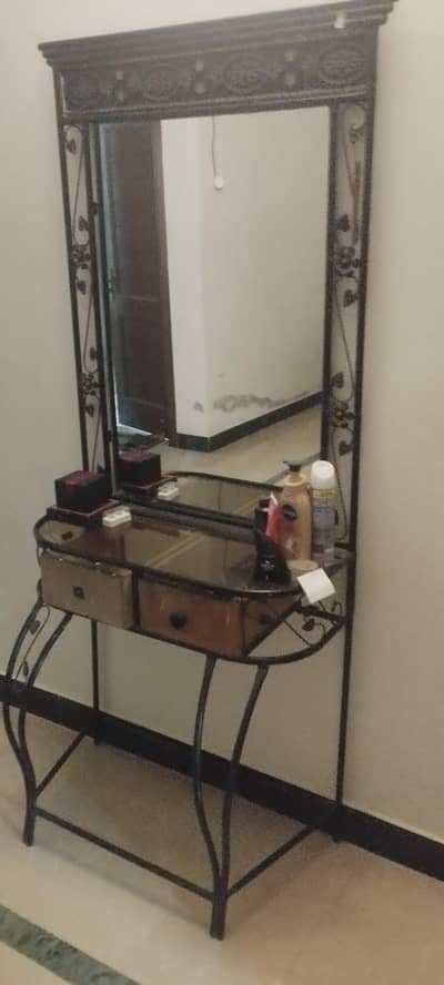 Dressing table/Iron/steel