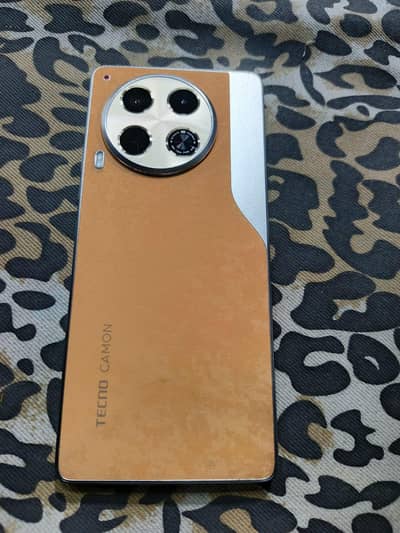 Tecno camon 30.8+8.256. r