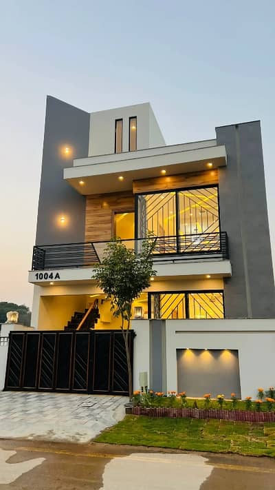 *House for sale in Faisal Town Block C!*   *Prime Location:*   - Faisal Town, Block C  - Close proximity to schools, parks, markaz, and masjid  - Easy access to major highways   *Property Features:*   - 6 spacious rooms with attached bathrooms  - All necessary amenities available  - Marble flooring  - Excellent construction quality  *Amenities:*  - Electricity  - Gas  - Water supply  - Sewerage  - Parking  - Security