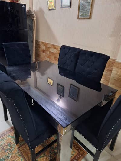 malaysuan glass dining table with chairs  good condition urgent sell