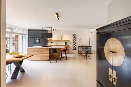 1000 Yards Grand Bungalow For Rent Having Six Bedrooms With Walk-In Closets In All Bedrooms And Super Expensive Fittings And Fixtures Suitable For Individuals In Search Of A Brand New Type Property In A Super Secure Locality Near NHS Karsaz