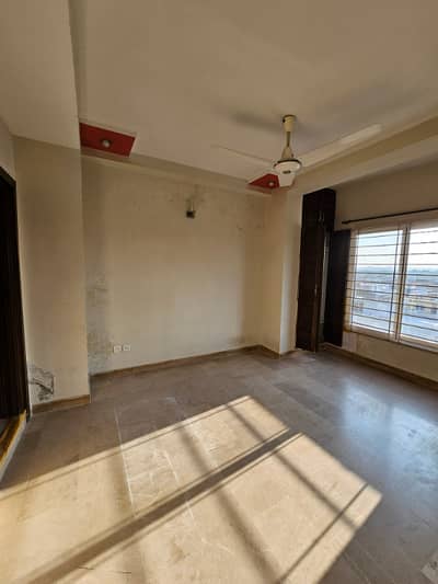 E-11/2 2bed unfurnished flat available for rent in e11 Islamabad