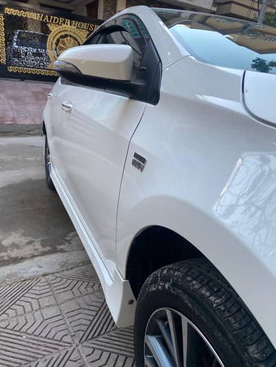 bumper to bumper genuine scratchless brand new car showroom condition